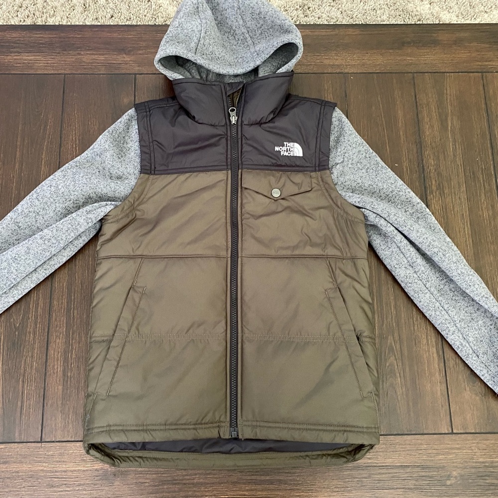 Kids’ North Face Lyons Varsity Jacket size medium (10/12). Smoke free home.